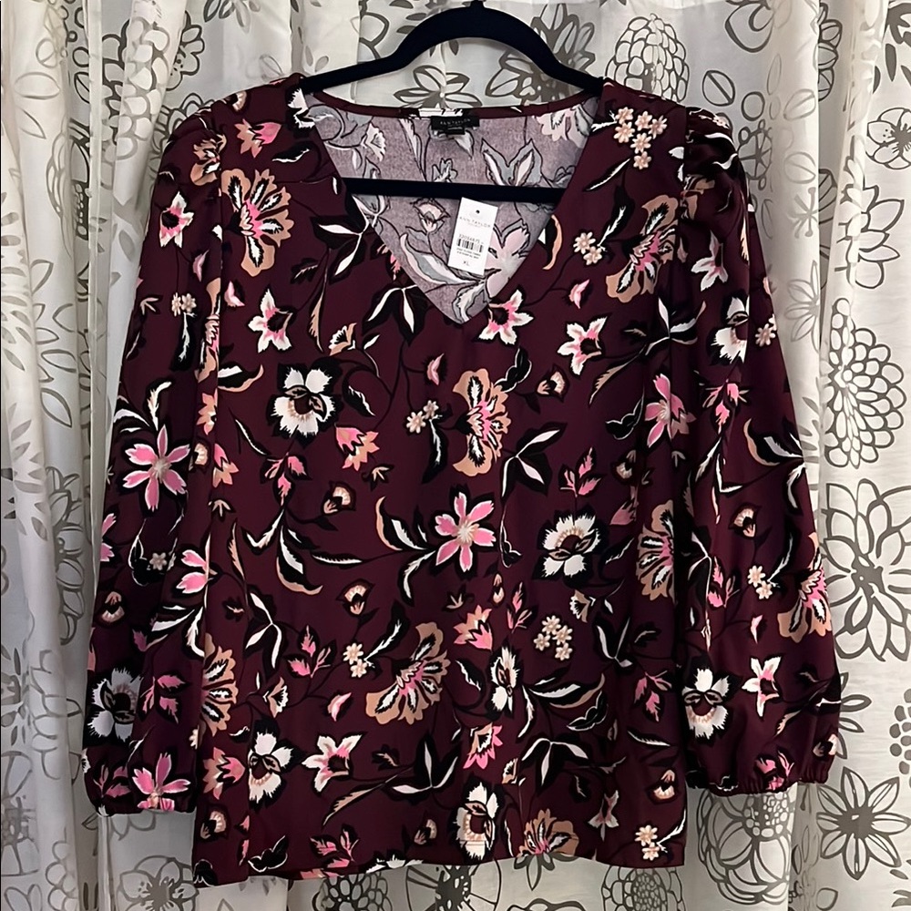 NWT Ann Taylor Factory Floral V-Neck Top, XL